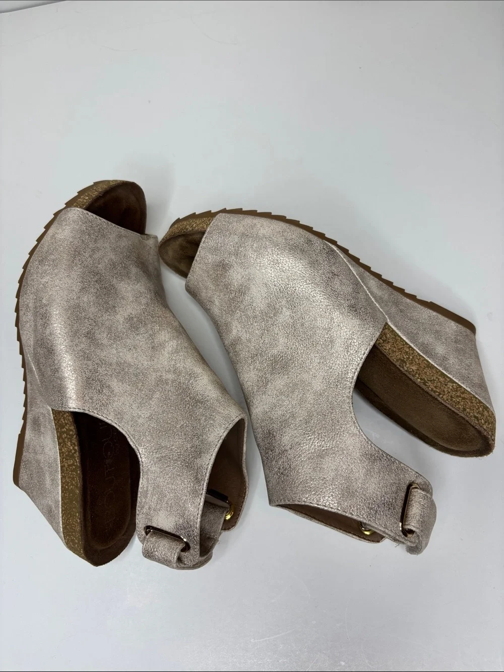 Boutique by Corky size 7 Peep-Toe Slingback Wedge in Shimmery Taupe